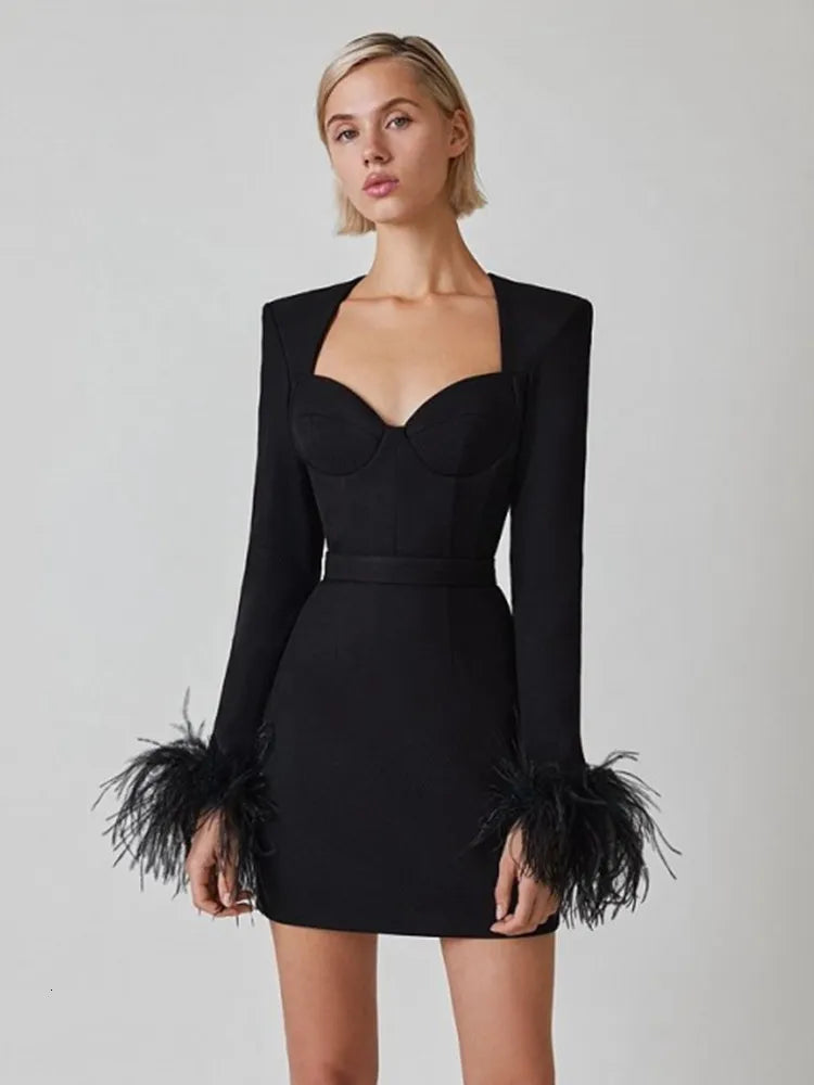 Coralie | Minikleid mit Federn für Damen