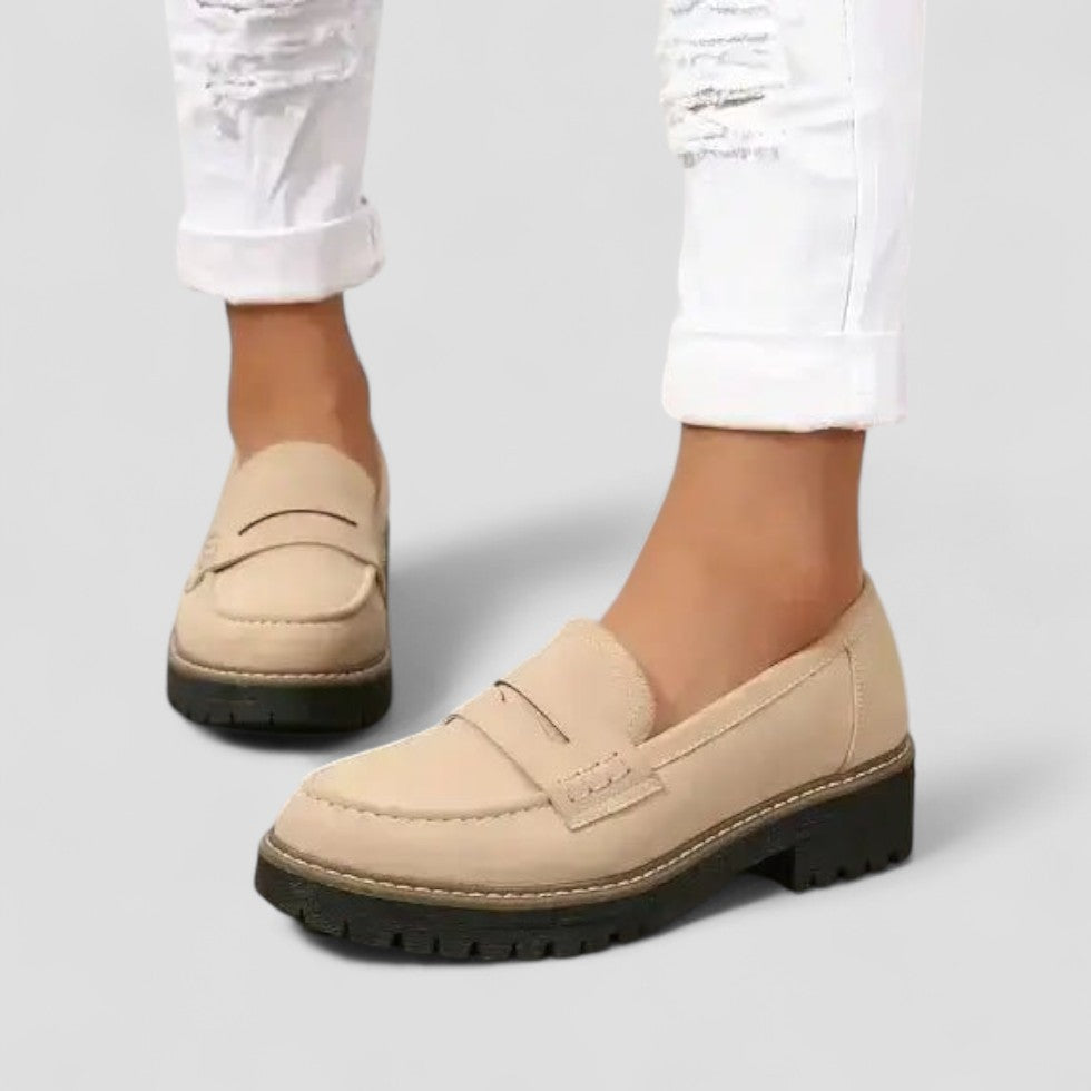 Loafer für Damen mit dekorativer Ziernaht