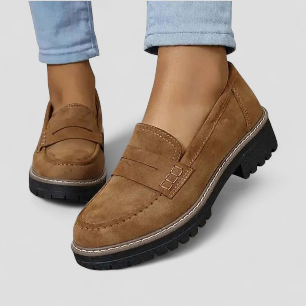 Loafer für Damen mit dekorativer Ziernaht