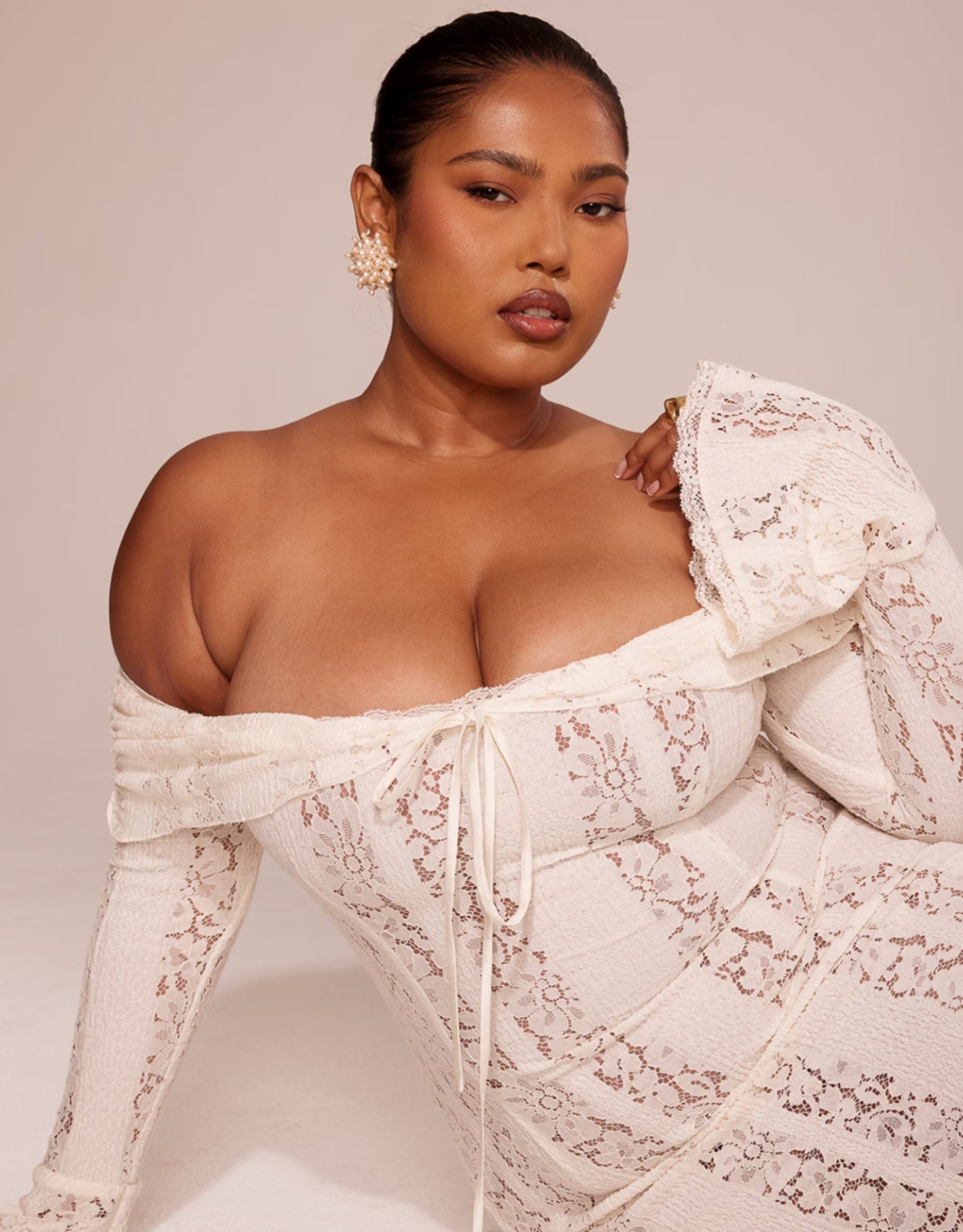 Luna Schulterfreies Spitzen-Maxikleid – Elegante Brautmode für Unvergessliche Anlässe 7
